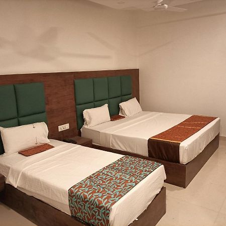 Hotel Ambience Plaza Near Igi Airport Delhi 新德里 外观 照片